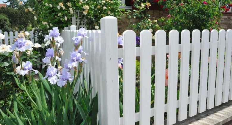 Weather-resistant composite fence